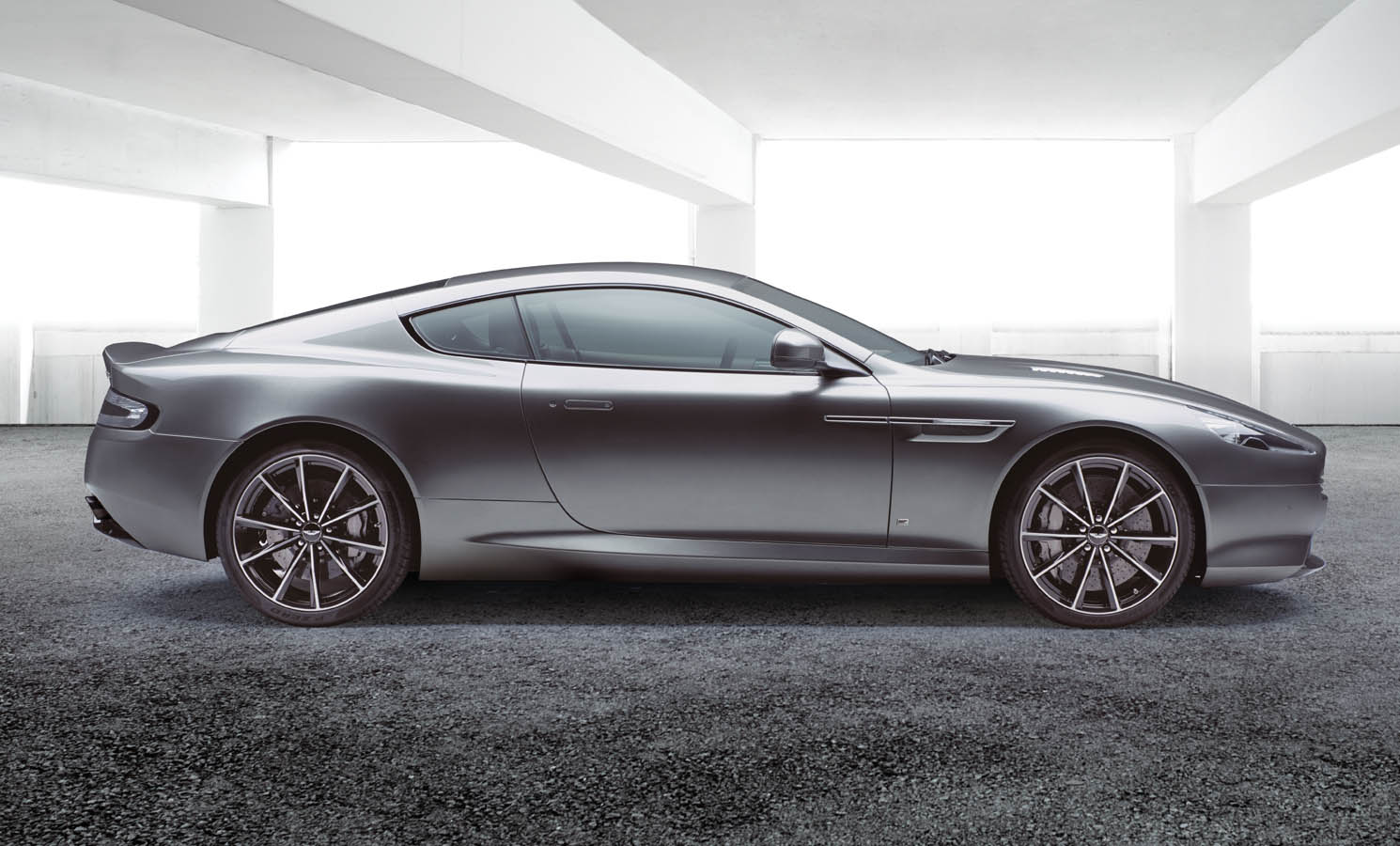 2015 Aston Martin DB9 GT Bond Edition